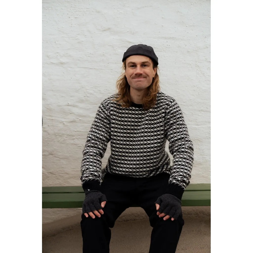 Faroese Fisher Knit Off White / Black LAKOR